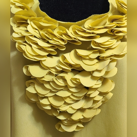 New York & company size XS chartreuse top - Picture 8 of 11